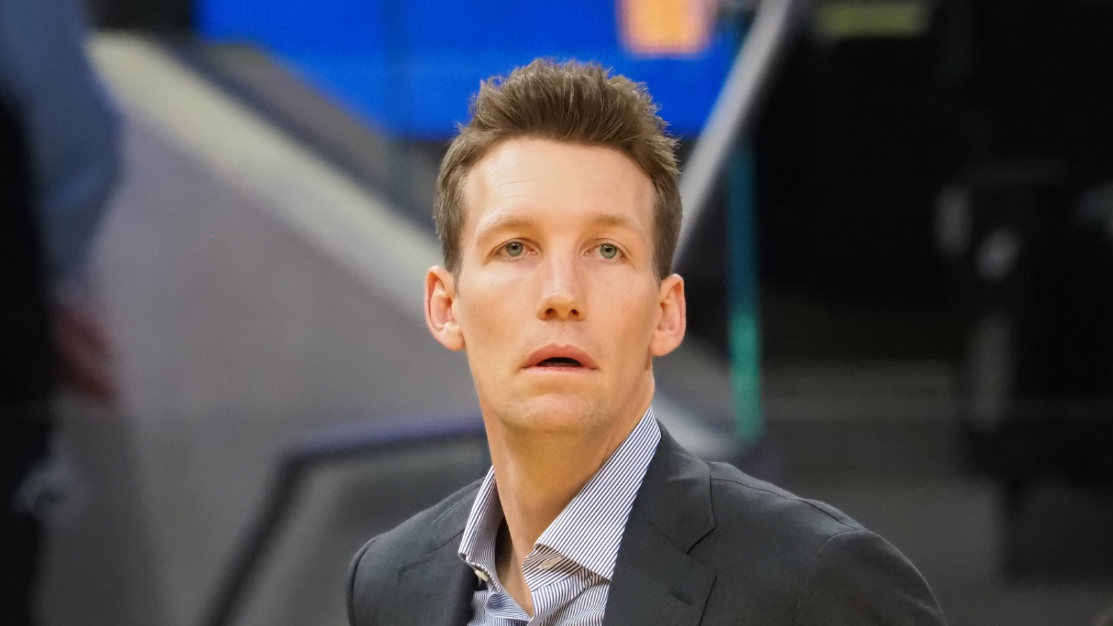 https://www.yardbarker.com/media/d/c/dc69450c1051be4cc94dac23b192cb00859dfb9a/thumb_16x9/warriors-biggest-offseason-need-clear.jpg?v=1