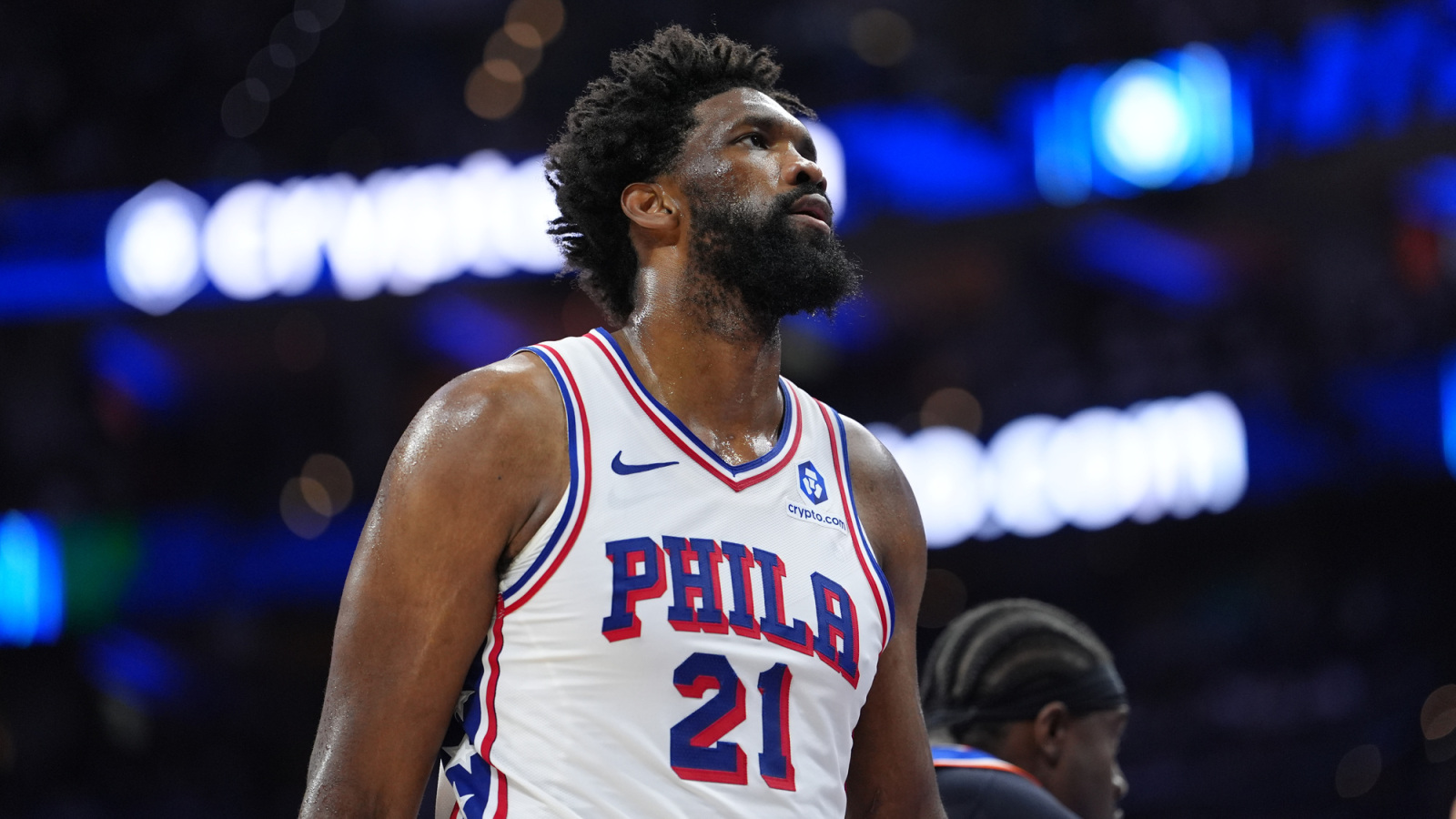 https://www.yardbarker.com/media/d/c/dcc957714ff0ecdfd1b74d18a72fd7bdf59c2287/thumb_16x9/joel-embiid-reveals-physical-transformation-76ers.jpg?v=1