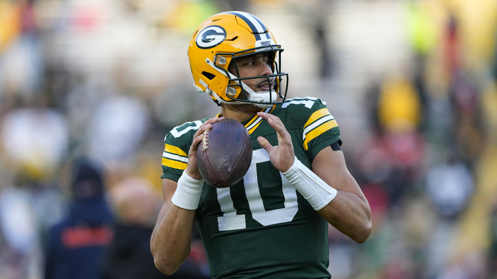 https://www.yardbarker.com/media/d/c/dce10dab3738a91de02540f326711f50a5857563/thumb_16x9/packers-qb-jordan-love-should-snubbed-pro-bowl.jpg?v=1