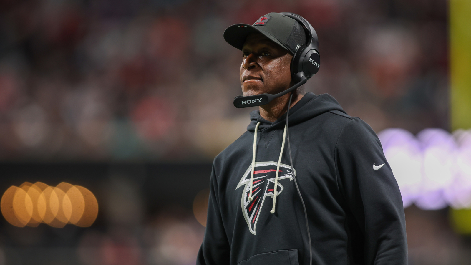 https://www.yardbarker.com/media/d/d/dd1f97090770f2ff36785fb40ced38df6e63f1b0/thumb_16x9/ex-falcons-coach-raheem-morris-lands-new-job.jpg?v=1