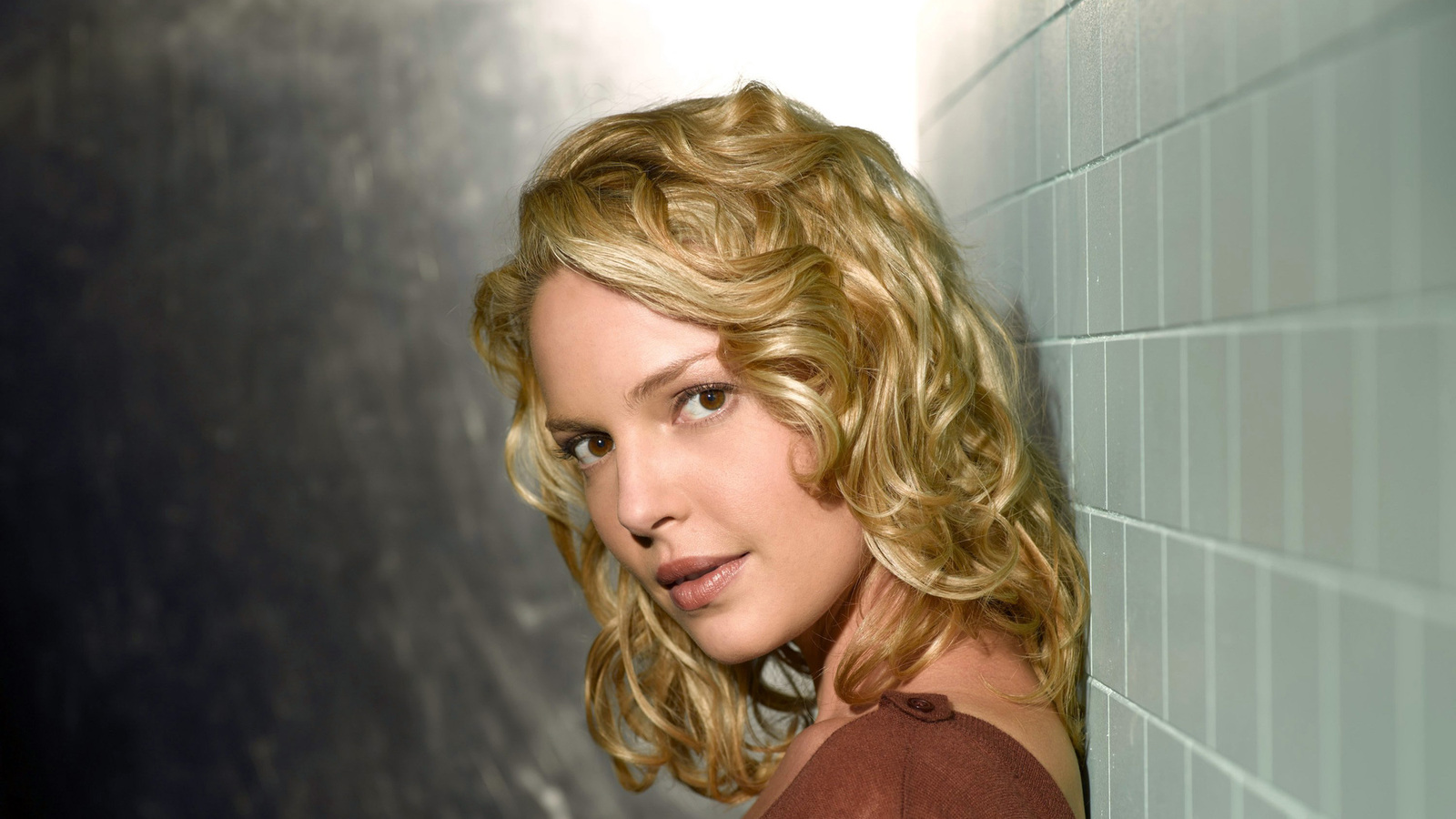 https://www.yardbarker.com/media/d/d/dd2fed6097af19062ae83f26ff9c36d9fb223788/thumb_16x9/23-famous-actors-struggled-stardom-making-big.jpg