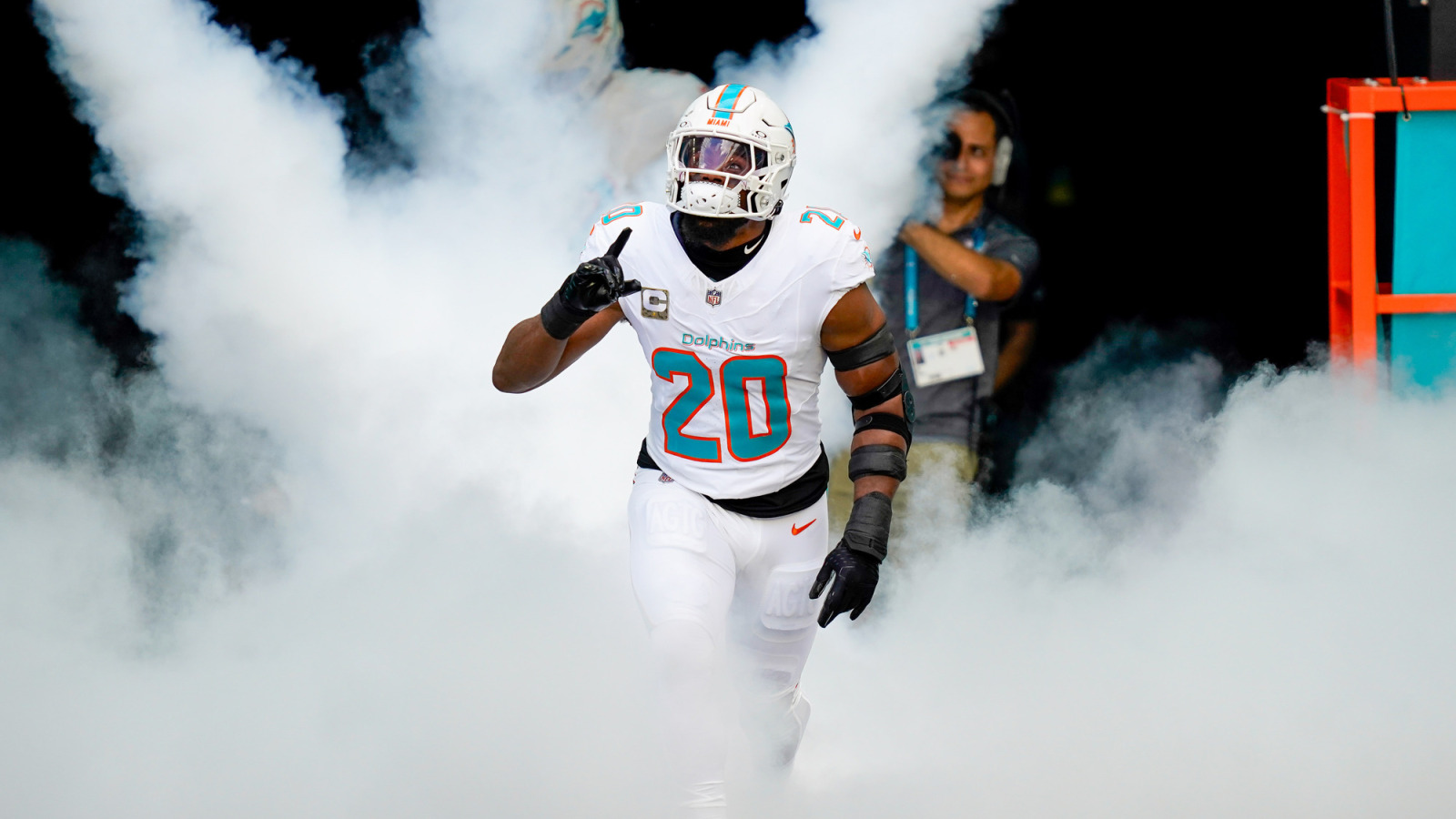 Dolphins Linebacker Crowned AFC Defensive Player of the Week | Yardbarker