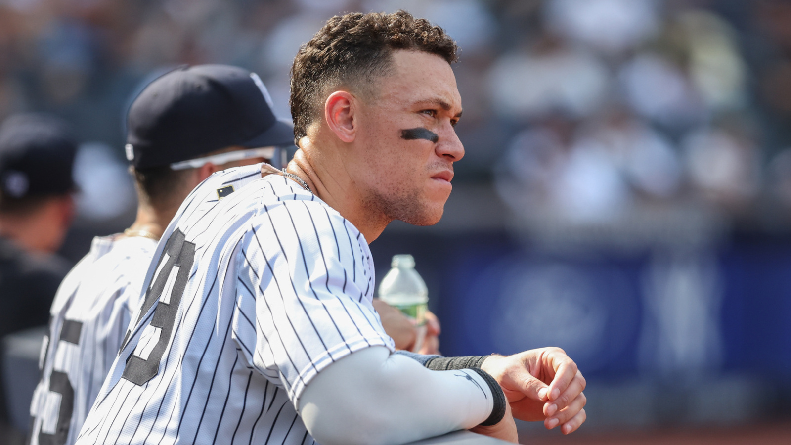 https://www.yardbarker.com/media/d/d/dd8b1077b1745ba10df2a244ee09581e8df85a8e/thumb_16x9/aaron-judge-seemed-annoyed-aaron-boone-over.jpg?v=1