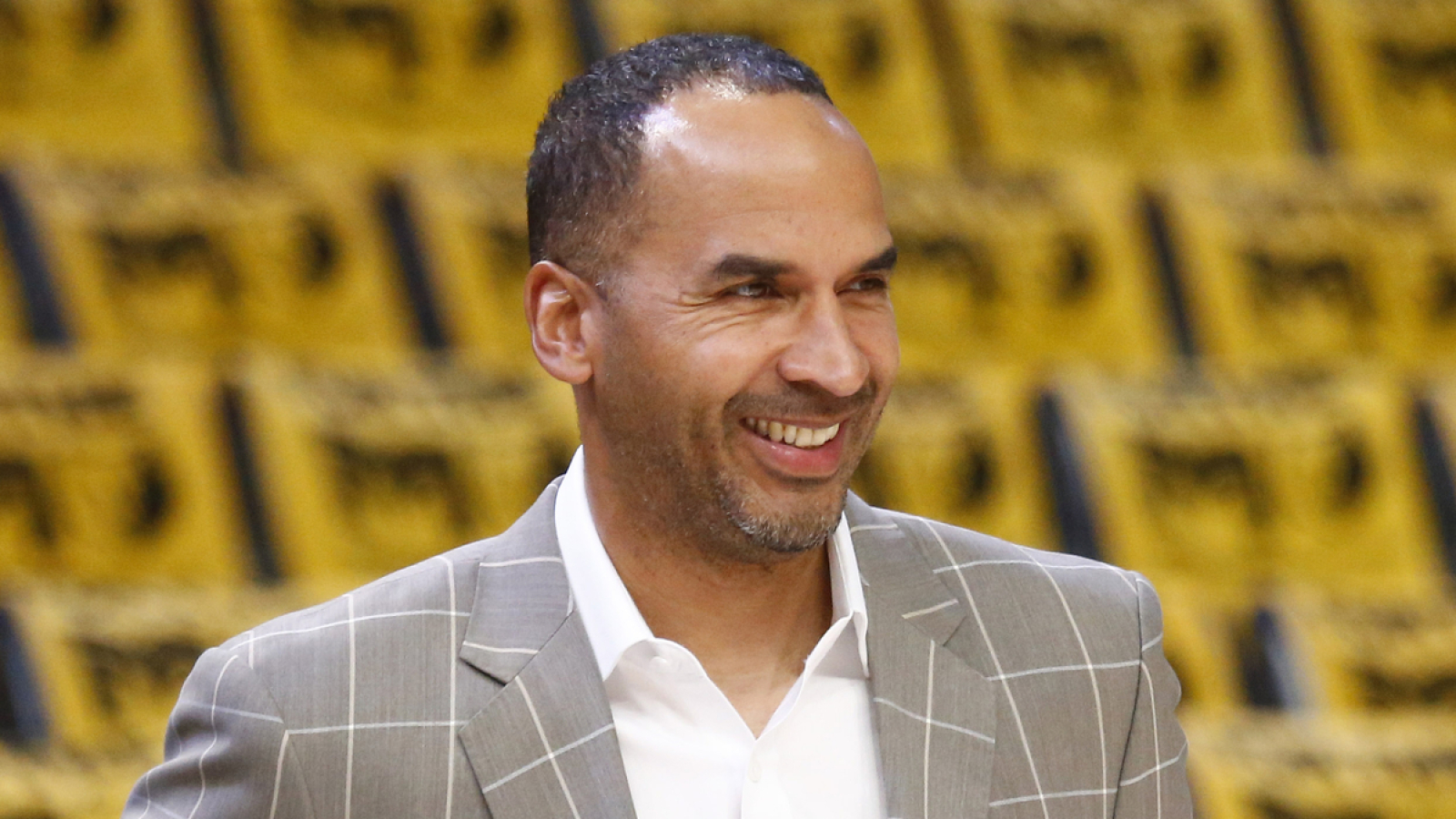 https://www.yardbarker.com/media/d/d/dd95cff958c4a044be290fbeaf2382d598a75b02/thumb_16x9/soon-mavericks-fans-option-forgive-harrison.jpg?v=1