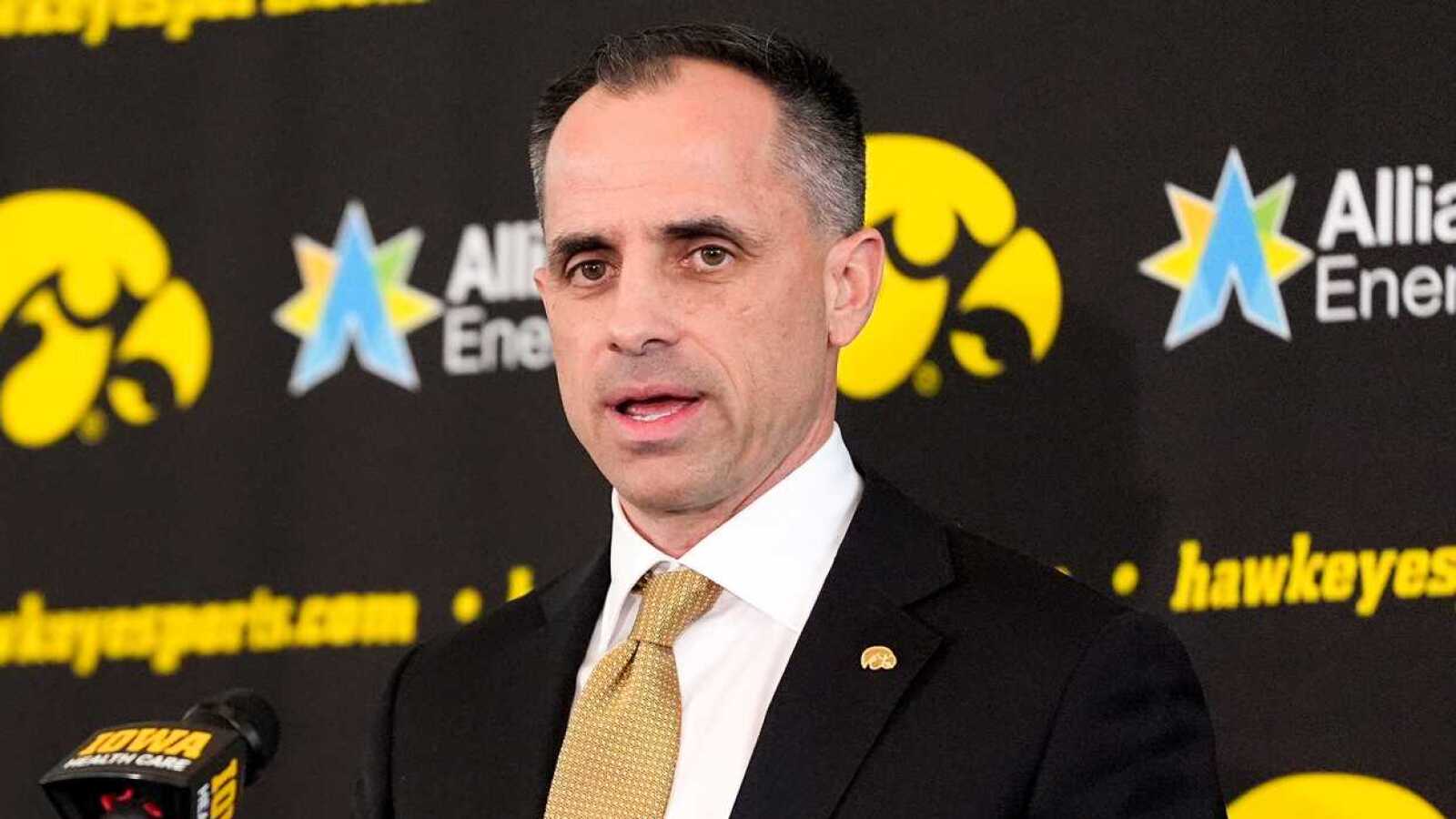 https://www.yardbarker.com/media/d/d/ddc6eb5f37b150d196987969672ec32f2f24b091/thumb_16x9/iowa-begins-ben-mccollum-era-transfer-player.jpg?v=1