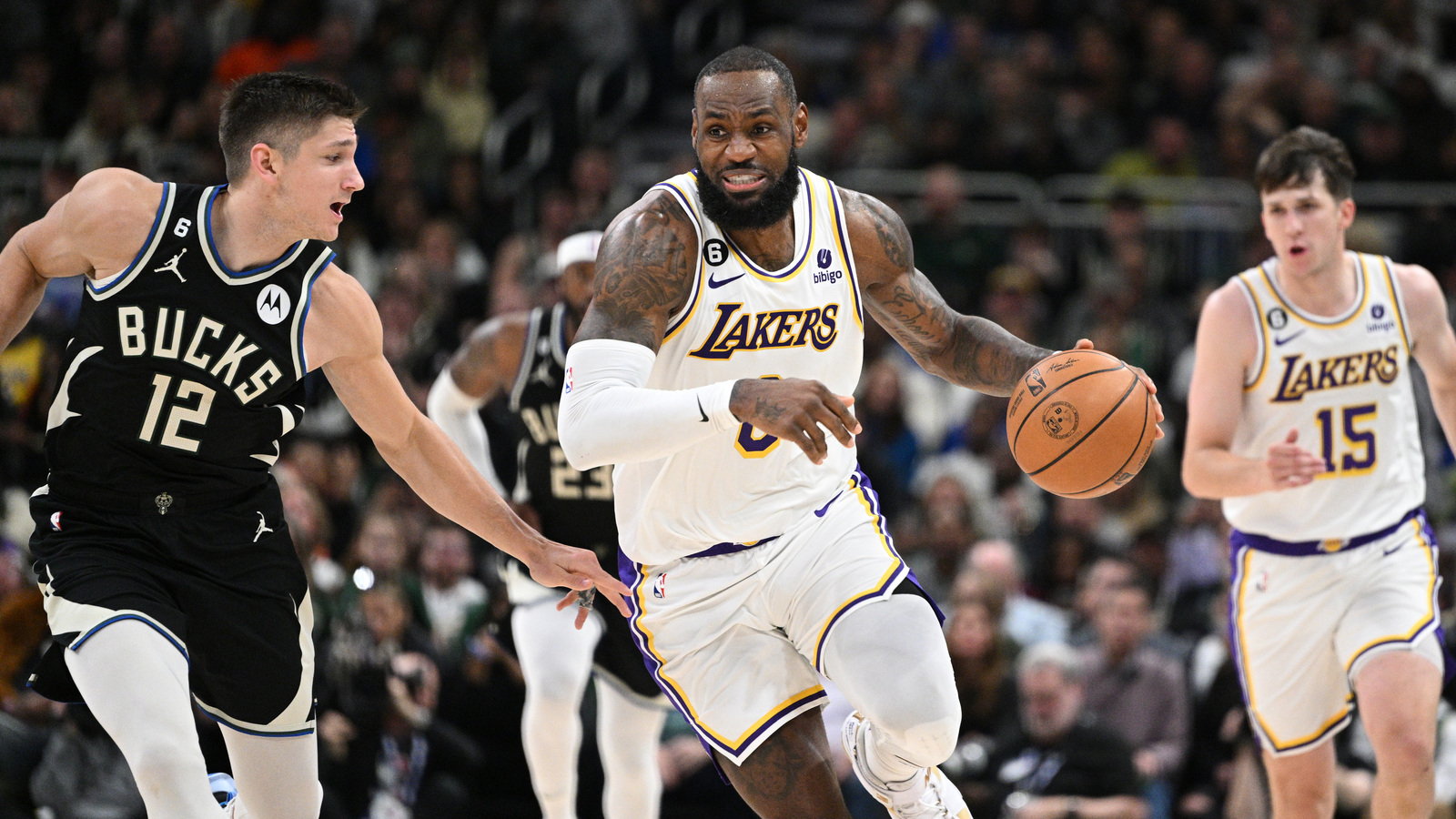 LEBRON James дриблинг