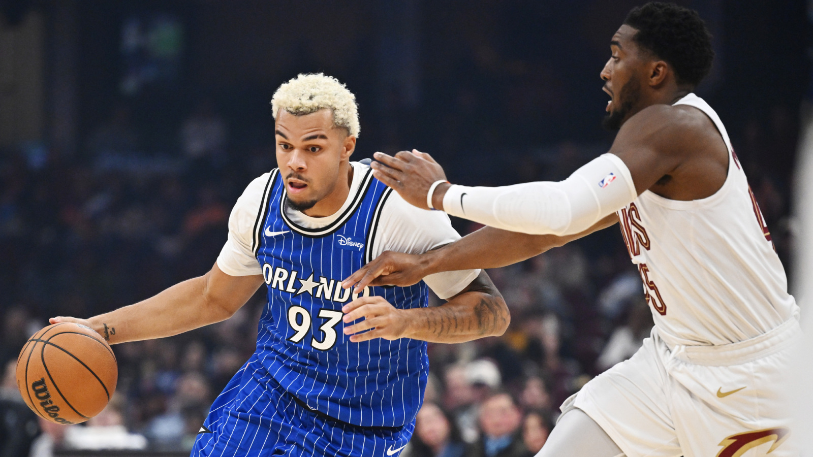 Video: Magic player accidentally blocks own shot with his face