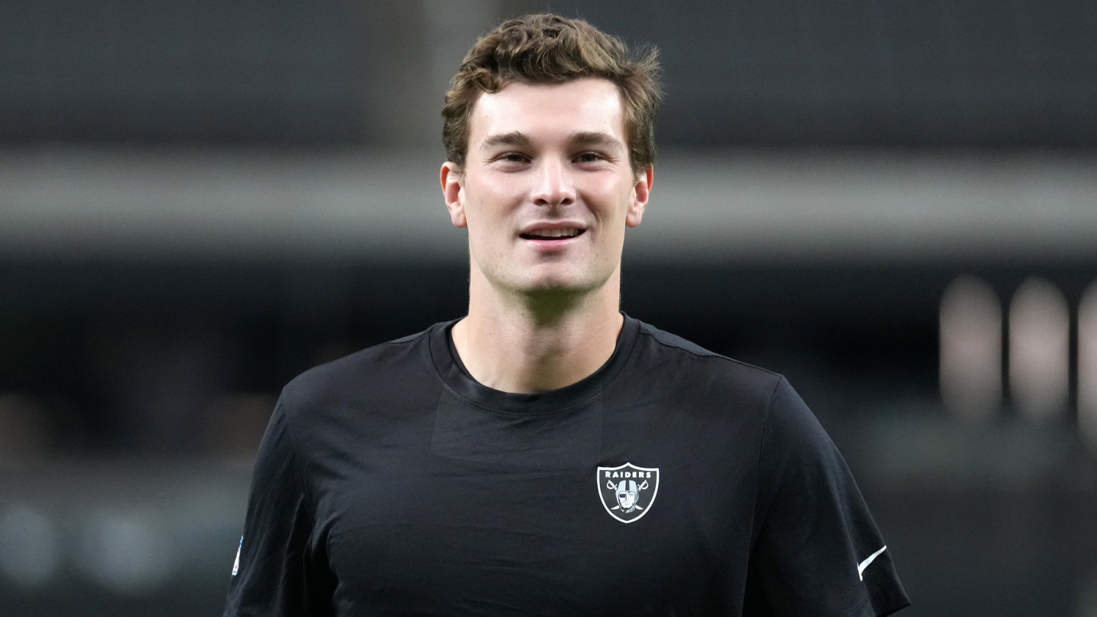 https://www.yardbarker.com/media/d/e/de79fdaab750b7bdda16c1f804db0f277aaa5d78/thumb_16x9/schefter-shares-surprising-update-raiders.jpg?v=1