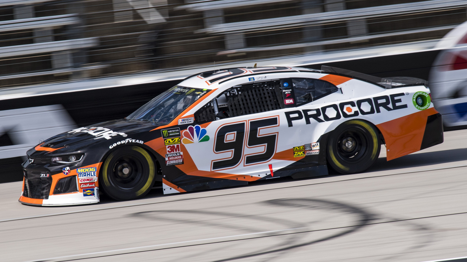 https://www.yardbarker.com/media/d/e/de817b48be8e1fbdc0a67e2b2abb880ab6cc85c2/thumb_16x9/regan-smith-joining-ram-kaulig-racing-first.jpg?v=1