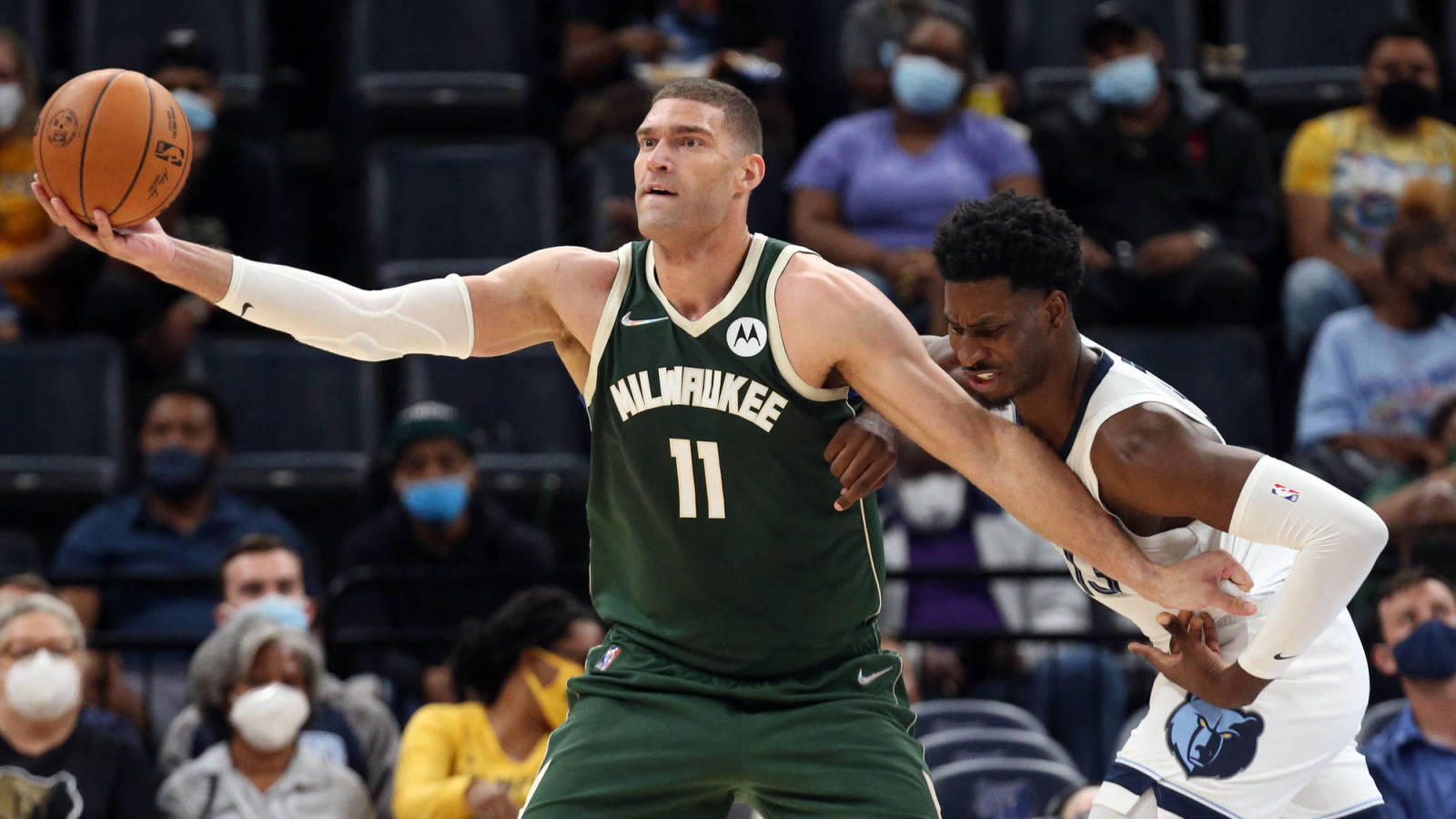 Bucks' Brook Lopez out indefinitely after back surgery - Vimarsana News