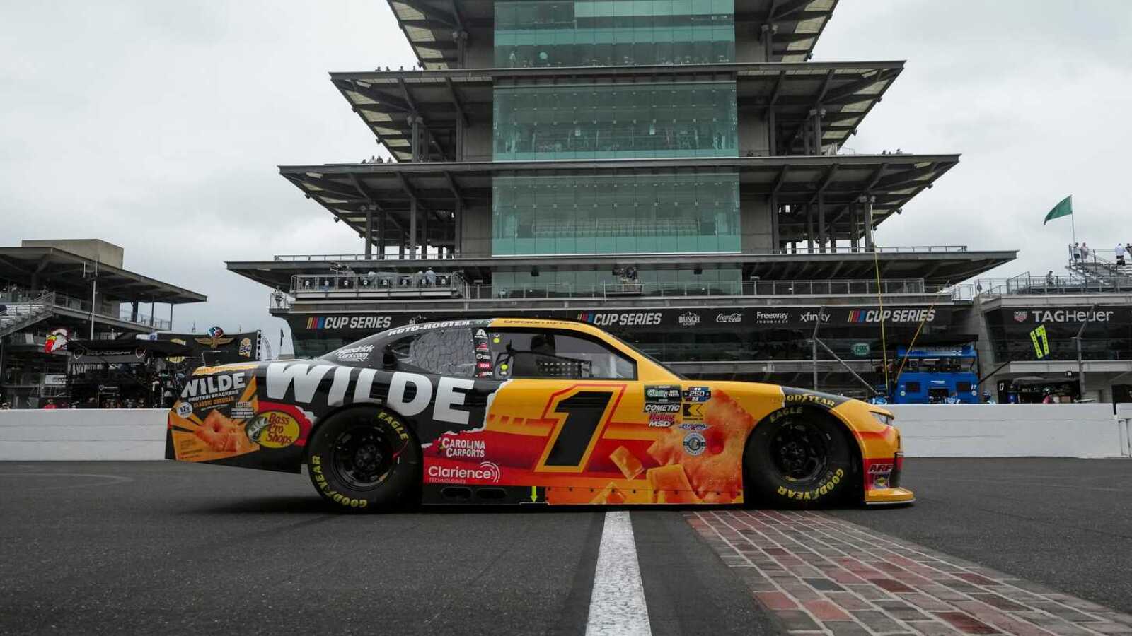 https://www.yardbarker.com/media/d/e/ded0bb5804f14cb9c7c4c8800d253e1e2568ccd8/thumb_16x9/carson-kvapil-wins-pole-nascar-oreilly-series.jpg?v=1