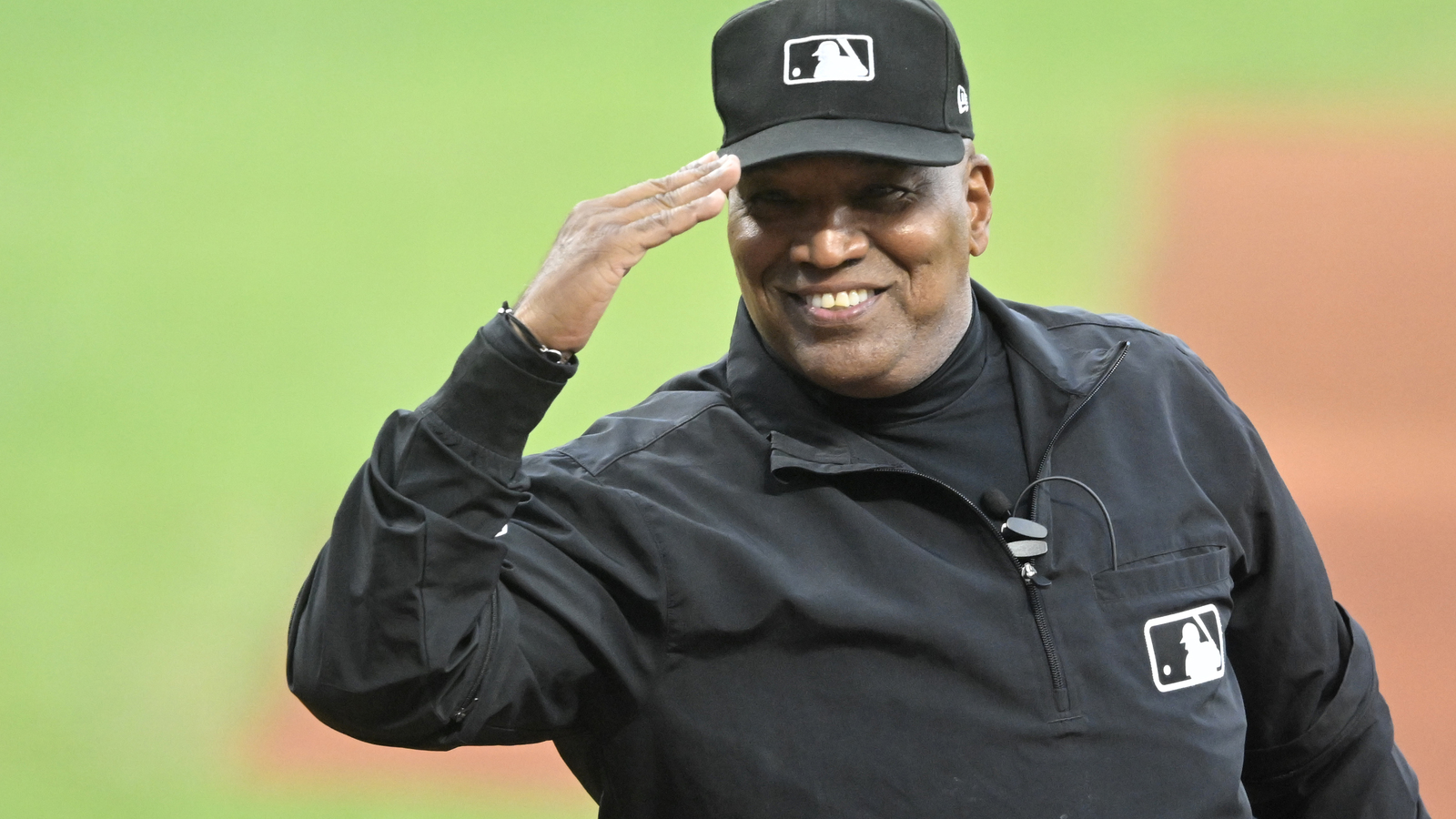 https://www.yardbarker.com/media/d/e/dedd1cf9d2a4deccf3884a79824c8f443e5e4057/thumb_16x9/sep-12-2025-cleveland-ohio-usa-umpire-laz-diaz-63.jpg