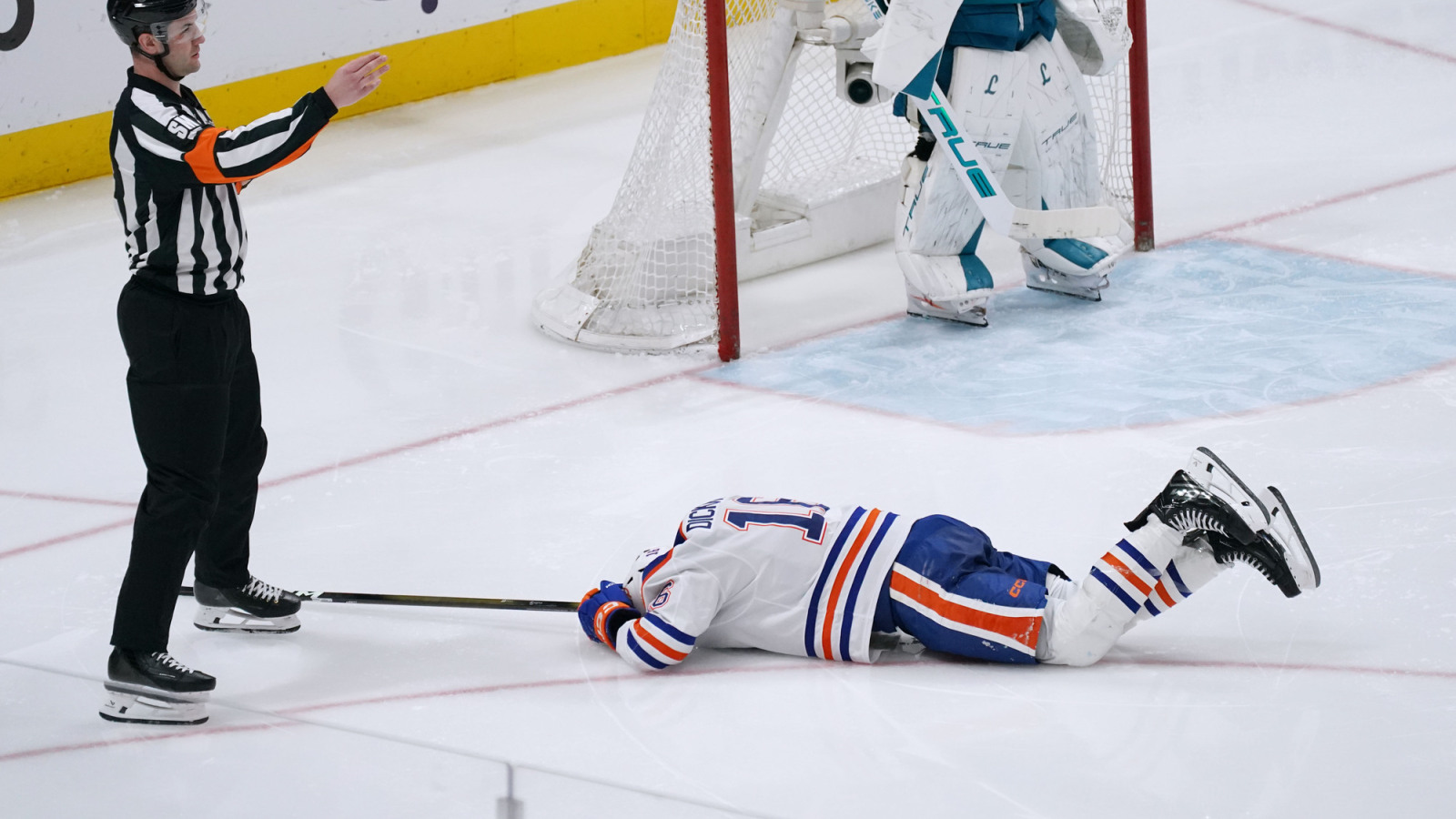 Oilers Sign Jason Dickinson to New 5-Year Extension