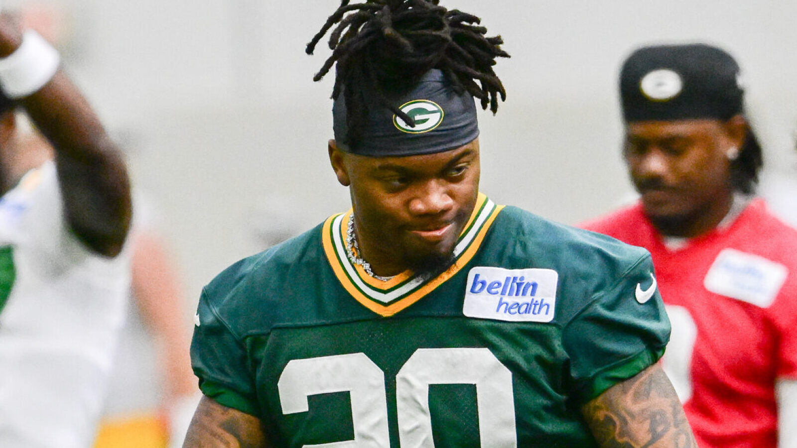 https://www.yardbarker.com/media/d/f/dfd0f9e49d9a83e797ad16ed3662055feb9c76f2/thumb_16x9/young-packers-defensive-playmaker-turning-heads.jpg?v=1