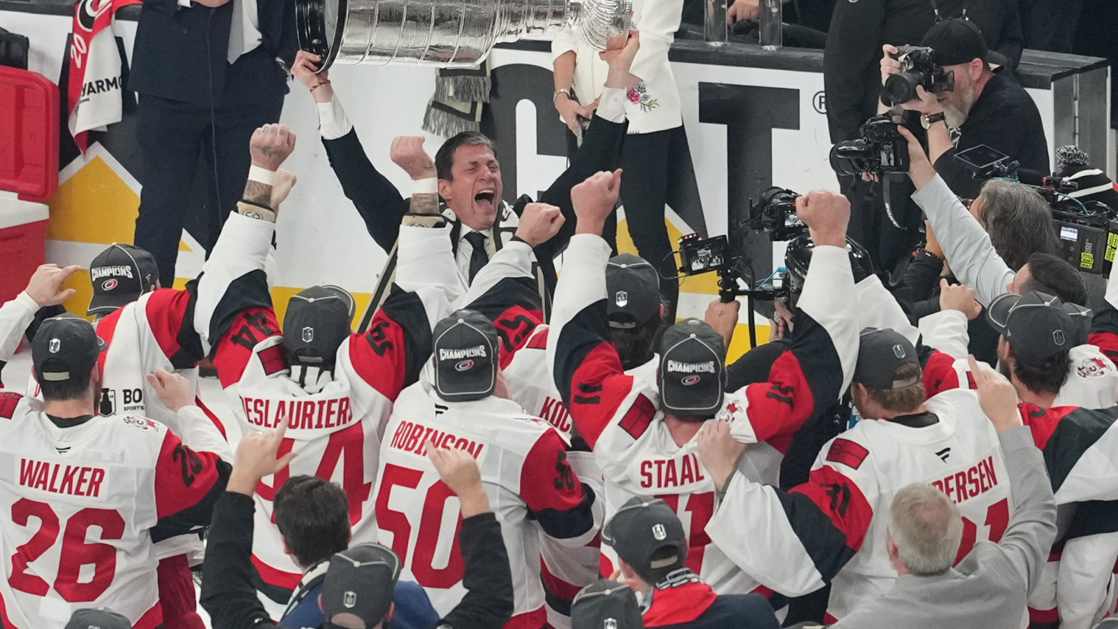 https://www.yardbarker.com/media/d/f/dfd84928578a75b148d33013245d7901a0060fc0/thumb_16x9/hurricanes-should-set-long-term-run-dominance-nhl.jpg?v=1