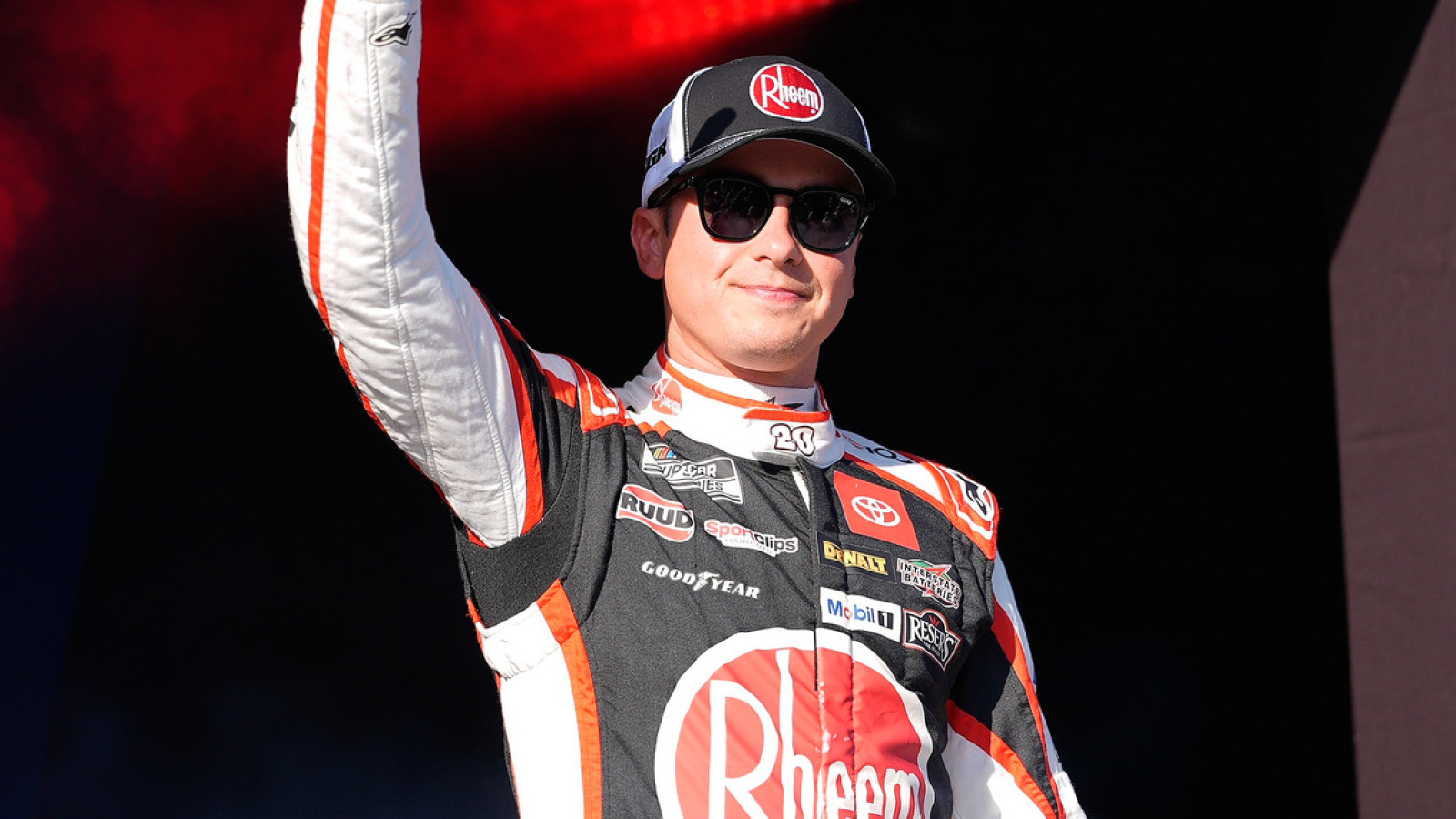 https://www.yardbarker.com/media/d/f/dff65a309da49a67392fac264e2aae3e781df39c/thumb_16x9/christopher-bell-wins-wild-bristol-night-race.jpg?v=1