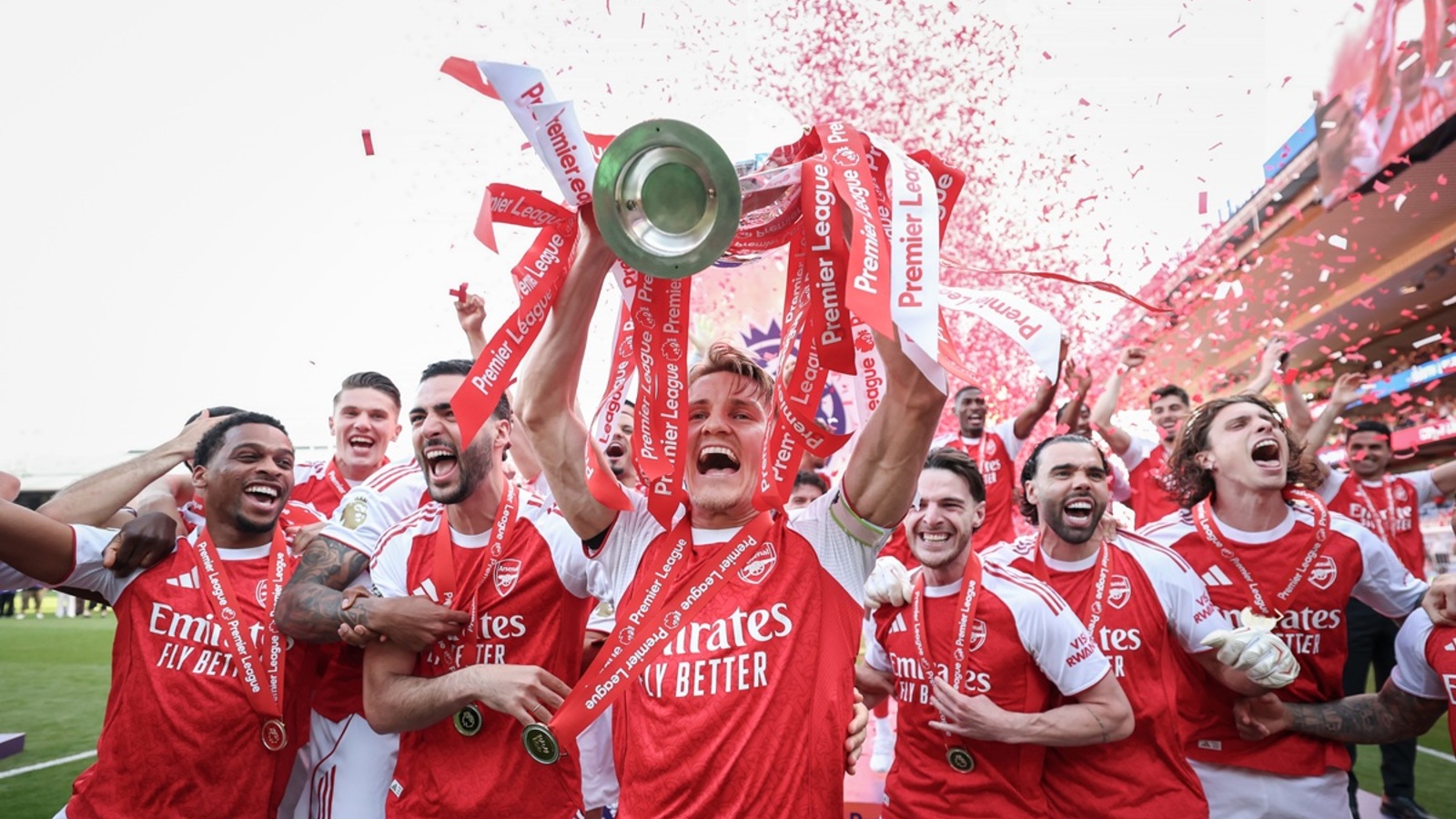 https://www.yardbarker.com/media/e/0/e03df48897eaec9f1414bc7adc06ef7e09232d9b/thumb_16x9/Arsenal-lifting-Premier-League-trophy.jpg