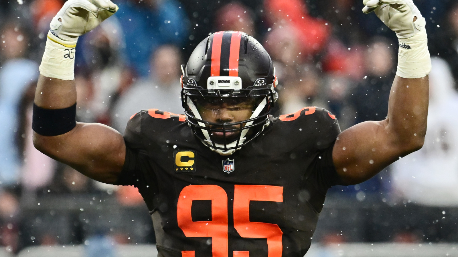 https://www.yardbarker.com/media/e/0/e06a4acc5d042a126c019316f98d2b5426b01f3f/thumb_16x9/nfl-general-managers-share-strong-reactions.jpg?v=1