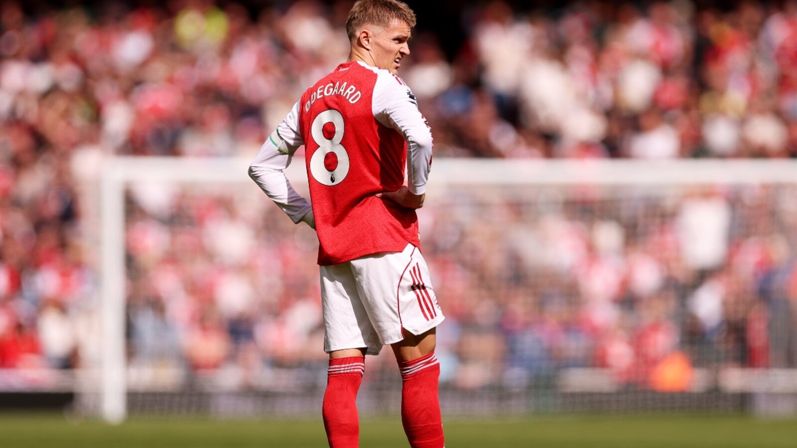 https://www.yardbarker.com/media/e/0/e0d7377104f127449272736cb1f3580a2d9bd1b4/thumb_16x9/Arsenal-captain-Martin-Odegaard-looks-on.jpg
