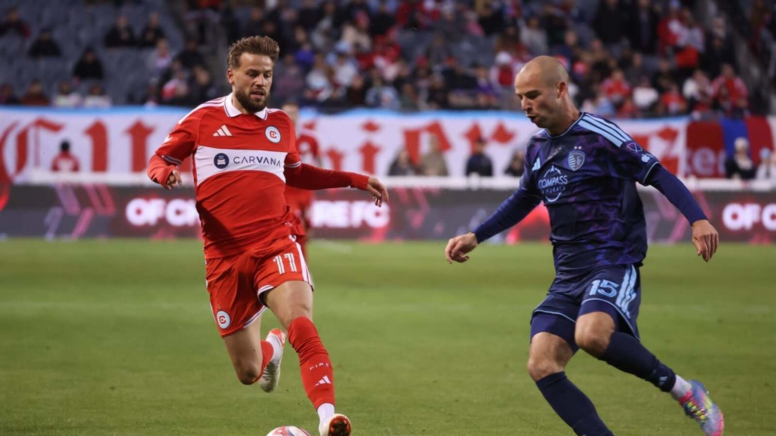 In-form Chicago routs lowly Kansas City with 2nd-half barrage