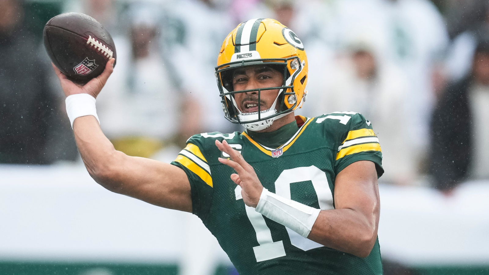 https://www.yardbarker.com/media/e/0/e0de41db2a258b3ed5253c00be310f5d73653b6a/thumb_16x9/packers-qb-jordan-love-drops-disappointing.jpg?v=1