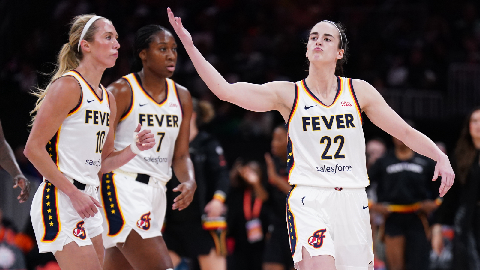 https://www.yardbarker.com/media/e/1/e121721a385f7c8e71a358234424dbc0f9597931/thumb_16x9/caitlin-clark-gets-heated-referee-during-fever.jpg