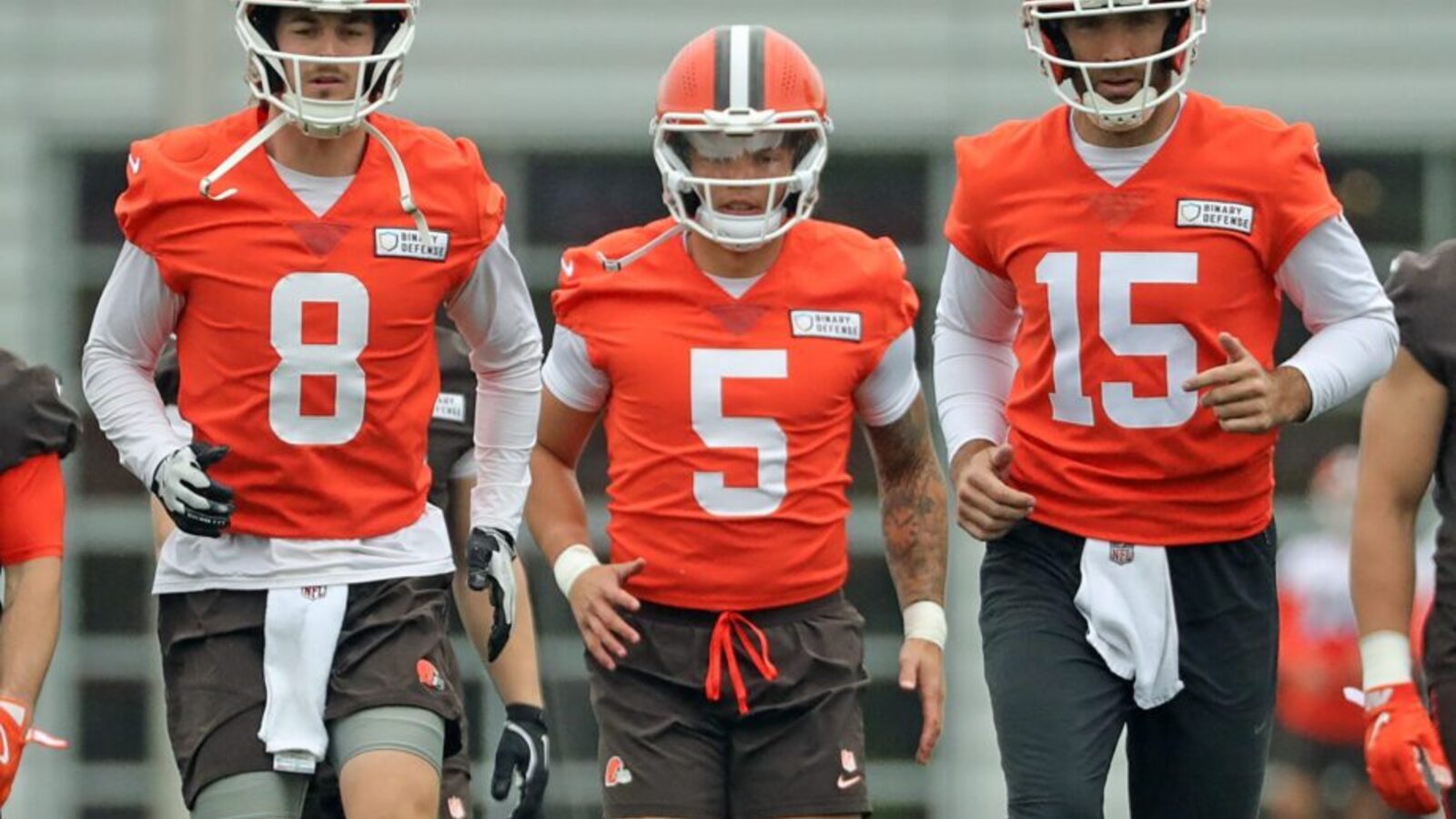 https://www.yardbarker.com/media/e/1/e12e835d8d5f03f3904efa325e205c41db3db626/thumb_16x9/Cleveland-Browns-Quarterback-922x1024.jpg?v=2