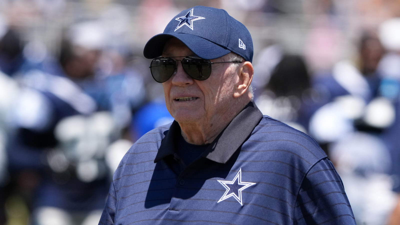 https://www.yardbarker.com/media/e/1/e130568b562d60eed217284ef8a7b9b56d6ac8bb/thumb_16x9/nfl-analyst-rips-jones-handling-parsons-contract.jpg?v=1