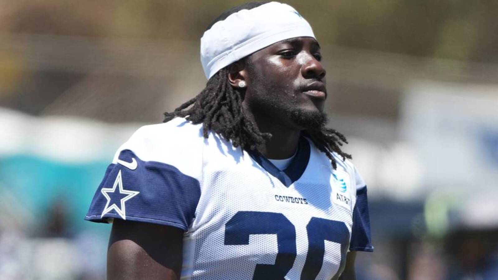 Dallas Cowboys Sign Practice Squad RB To Replace Malik Davis On 53-Man Roster