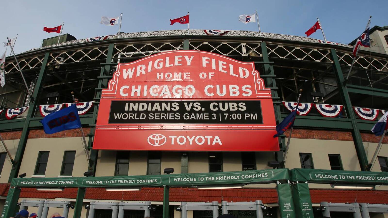 Report Blackhawks to host Blues at Wrigley Field in 2025 Winter