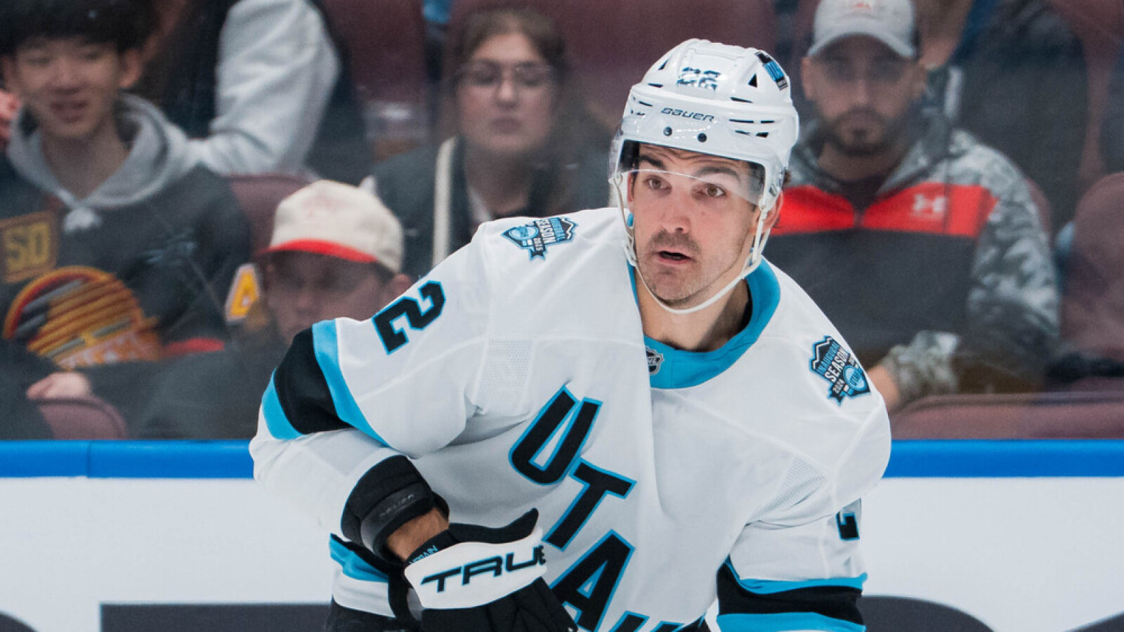 https://www.yardbarker.com/media/e/1/e17cfb8da3ac67c402d967f0ec0c35ba309e4770/thumb_16x9/mammoth-sign-forward-five-year-contract-avoiding.jpg?v=1