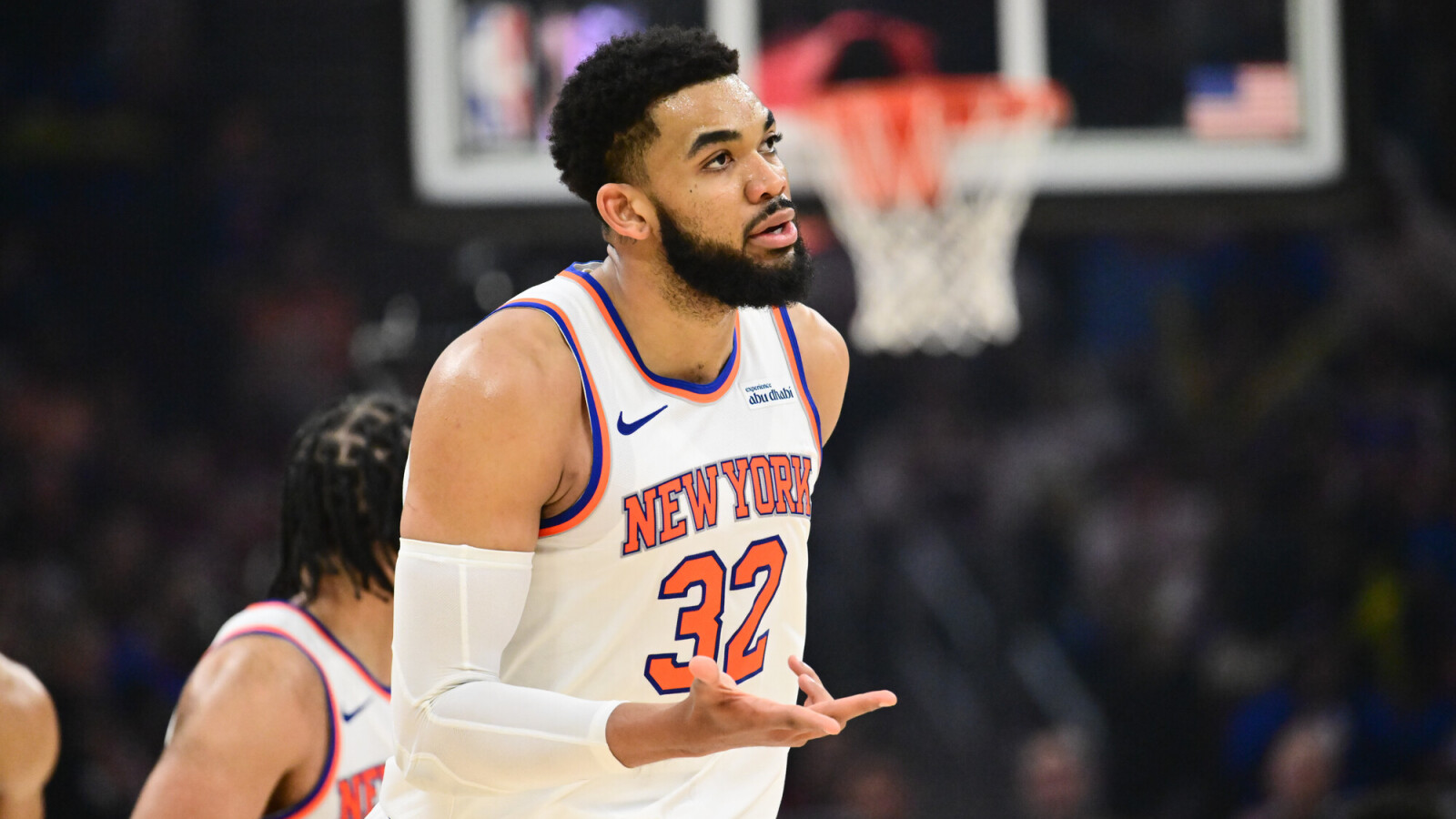 https://www.yardbarker.com/media/e/1/e18b3152a9dec46c60900f6f420566ec6cc49881/thumb_16x9/devil-wears-orange-blue-karl-anthony-towns-streak.jpg?v=1