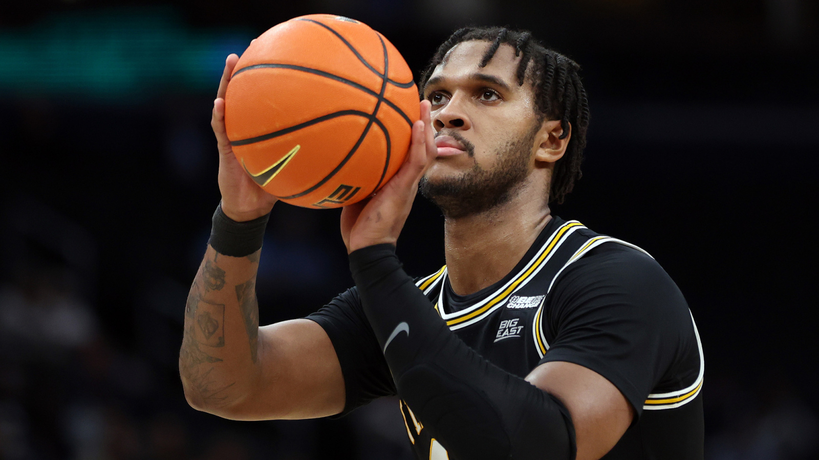 https://www.yardbarker.com/media/e/1/e1a36962b0e5e0c2d7e504a892ca33ec56d54d62/thumb_16x9/lakers-another-undrafted-gem-on-hands.jpg?v=1