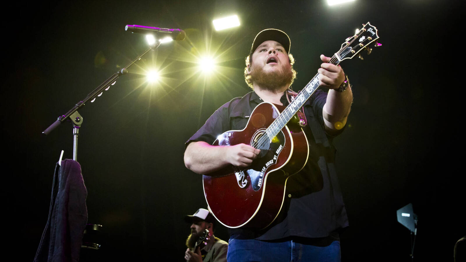 The essential Luke Combs playlist | Yardbarker