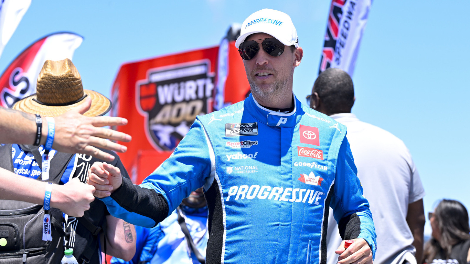 https://www.yardbarker.com/media/e/1/e1e0f06eabd822d8f770b096caa721a855c5f8f0/thumb_16x9/nascar-cook-out-400-preview-favorite-underdog-top.jpg?v=1