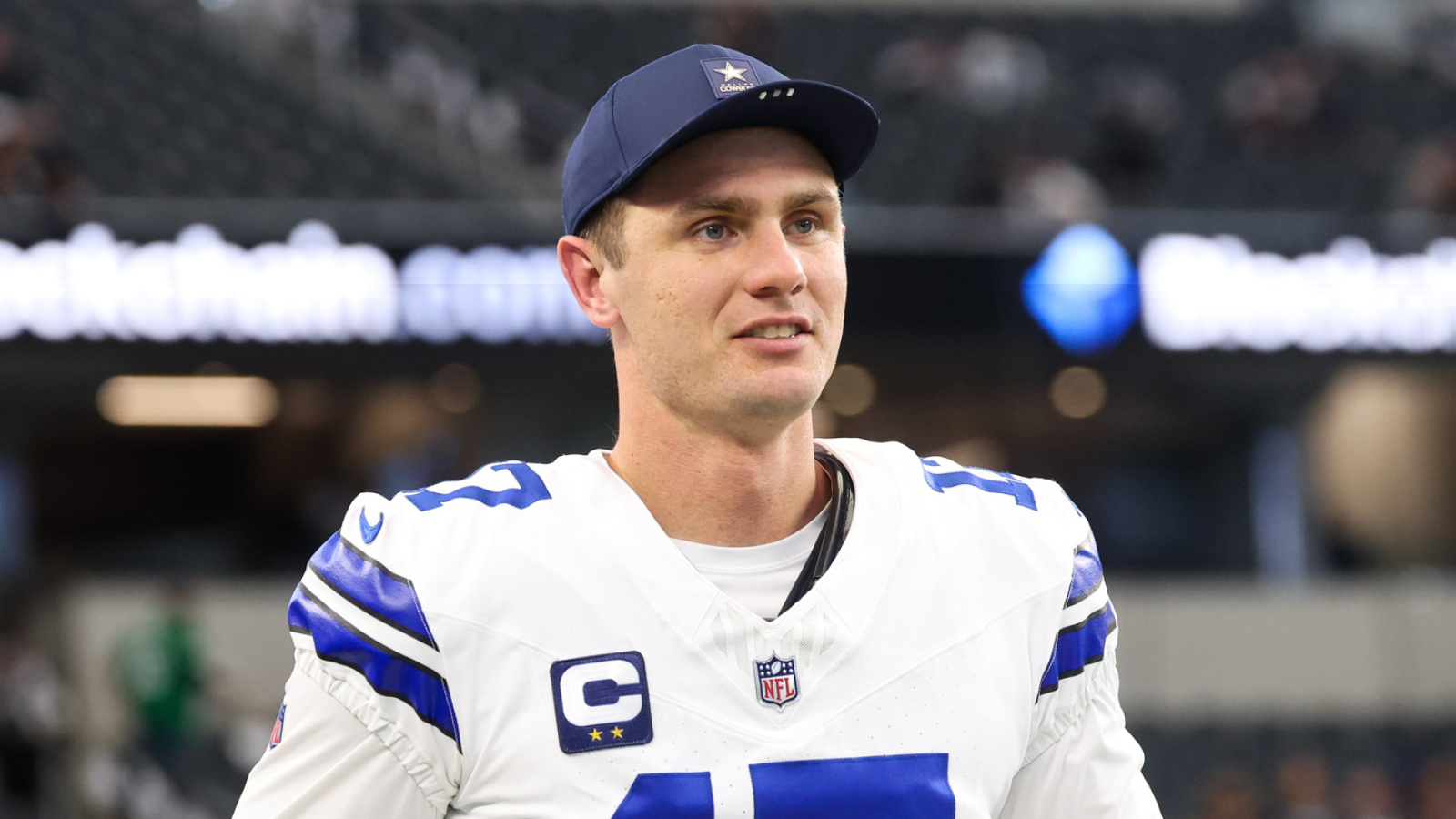 https://www.yardbarker.com/media/e/2/e2123ba11e18788d6194171476b9a8c431b1788e/thumb_16x9/cowboys-costing-themselves-financially-brandon.jpg?v=1