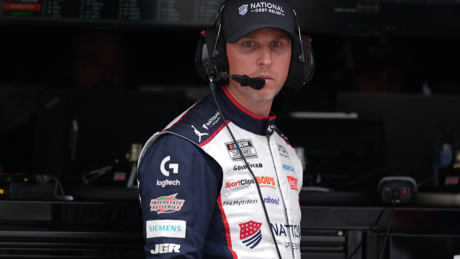 https://www.yardbarker.com/media/e/2/e21680ae6e53be319b6108f734fc47f5bbdbaaf6/thumb_16x9/denny-hamlin-peak-confidence-as-he-chases-nascar.jpg