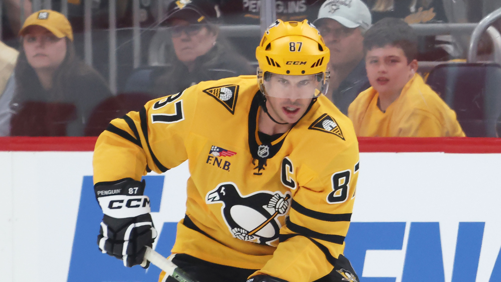 https://www.yardbarker.com/media/e/2/e223ba616647b1d5ac91d56e54e152a9930405ad/thumb_16x9/sidney-crosby-gives-contract-update-as-season.jpg?v=1
