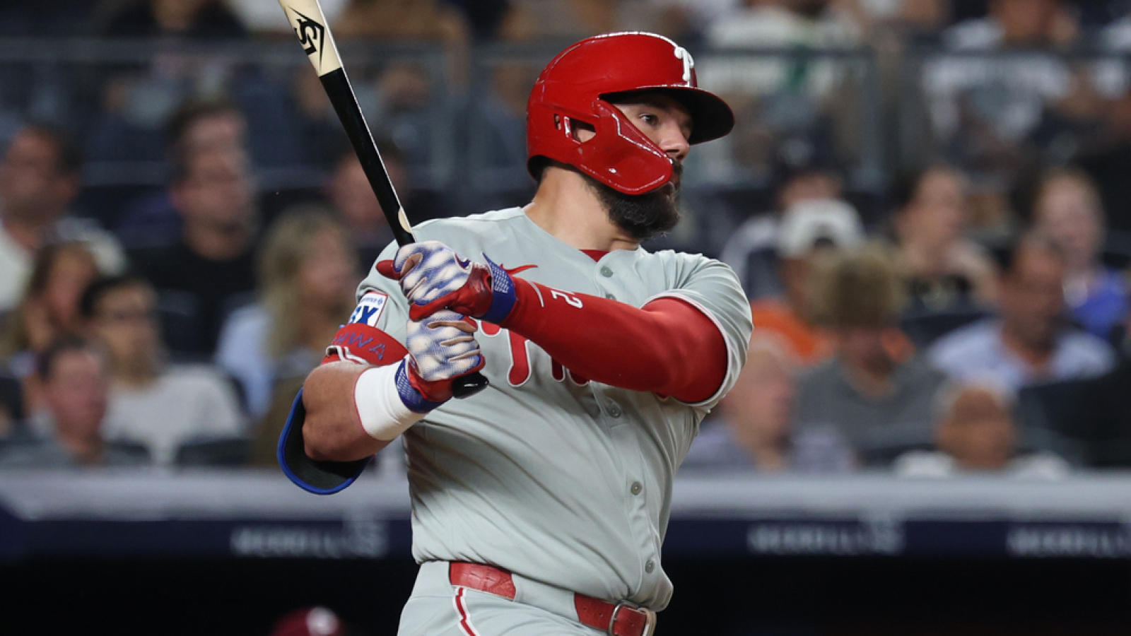 https://www.yardbarker.com/media/e/2/e28d71d3c8172ad694aa11f22ed1a14b14ff7e59/thumb_16x9/phillies-kyle-schwarber-inches-closer-franchise.jpg?v=1