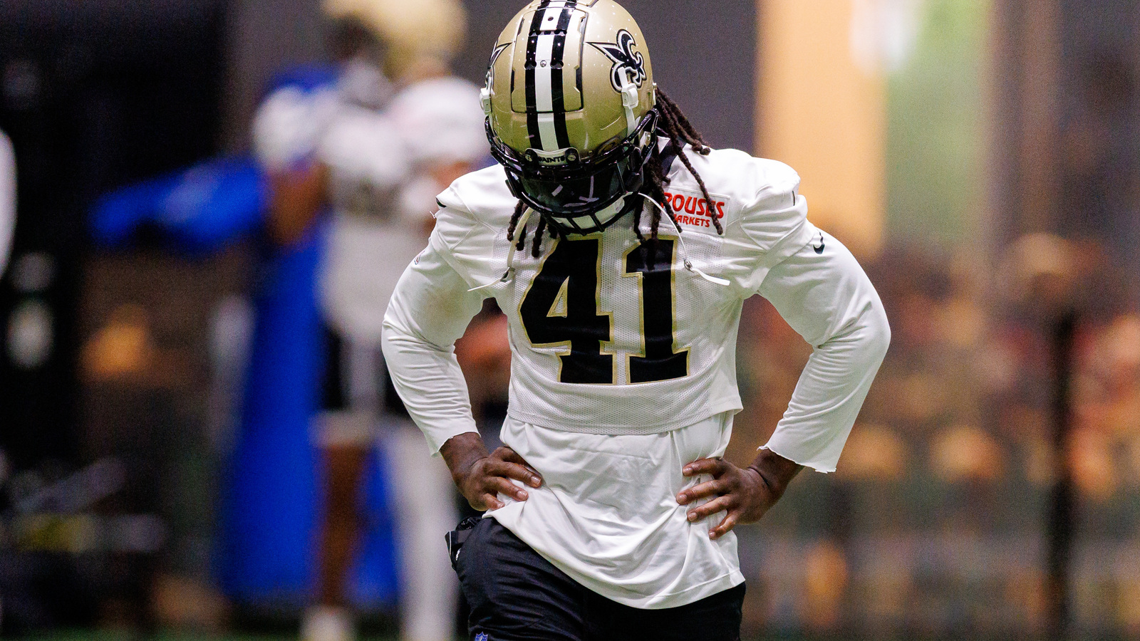 Alvin Kamara to Miss a Month Due to MCL Strain