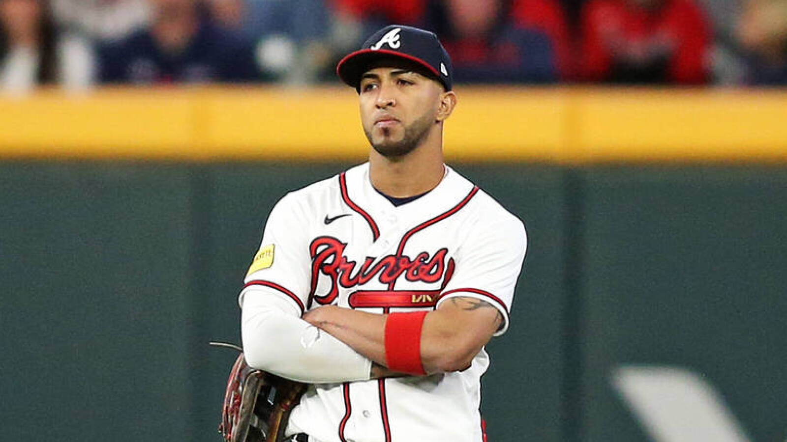 Watch: Phillies get run, Braves fans litter field after controversial call