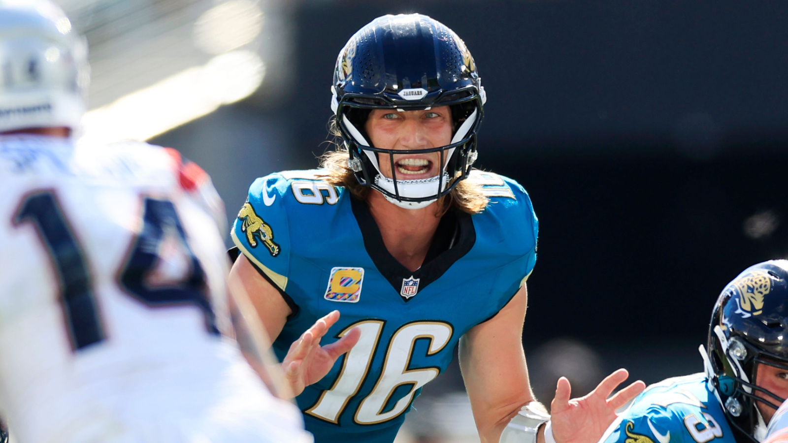https://www.yardbarker.com/media/e/3/e3419ffe3ed18a440dccbad415d634c442e11ad7/thumb_16x9/qb-trevor-lawrence-helping-jaguars-become-true.jpg?v=1