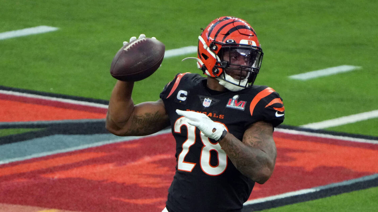 Watch Bengals score trickplay TD on pass by Joe Mixon