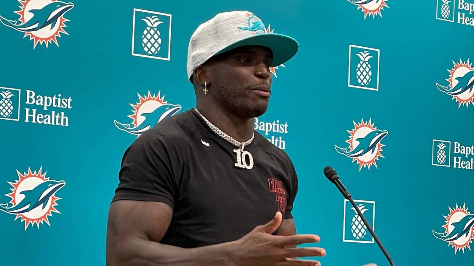 Tyreek Hill wants to return punts for Dolphins - Vimarsana News