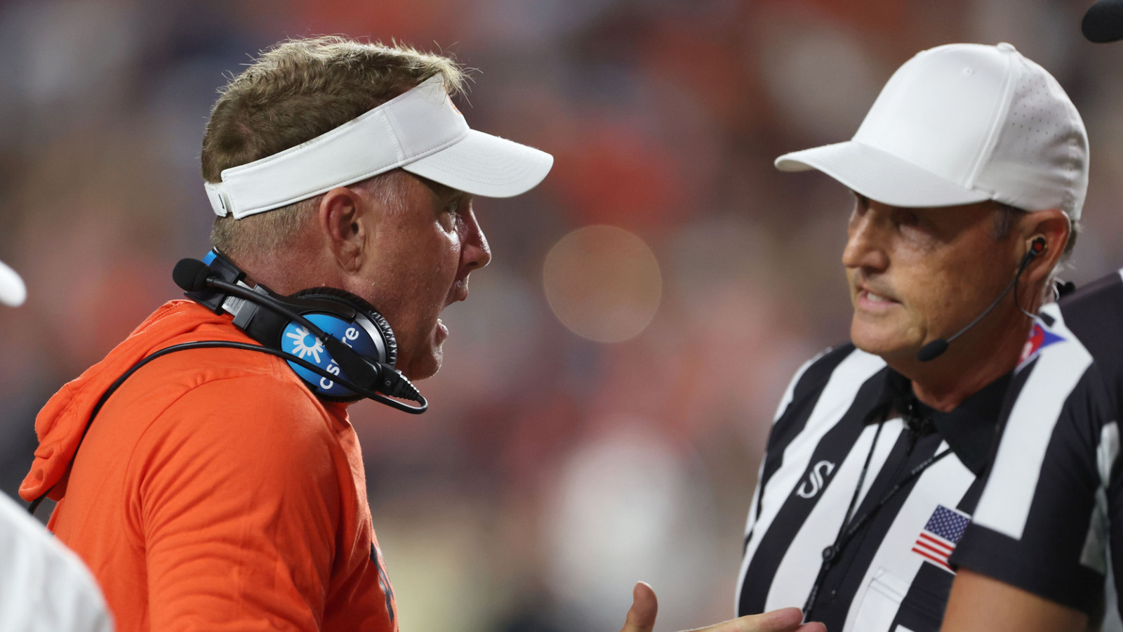 https://www.yardbarker.com/media/e/3/e3bc58dd77f8ab82acc58102335e3c56a37cca25/thumb_16x9/auburn-issues-statement-on-costly-officiating.jpg?v=1