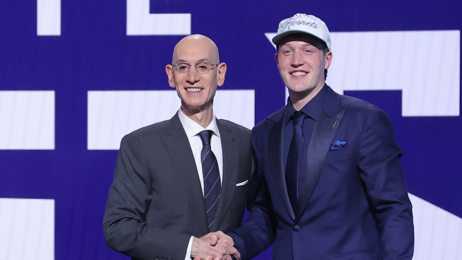 https://www.yardbarker.com/media/e/3/e3f9dd2eba2af63b31df5b78a633c5596489792d/thumb_16x9/three-rookies-prove-summer-league.jpg?v=1