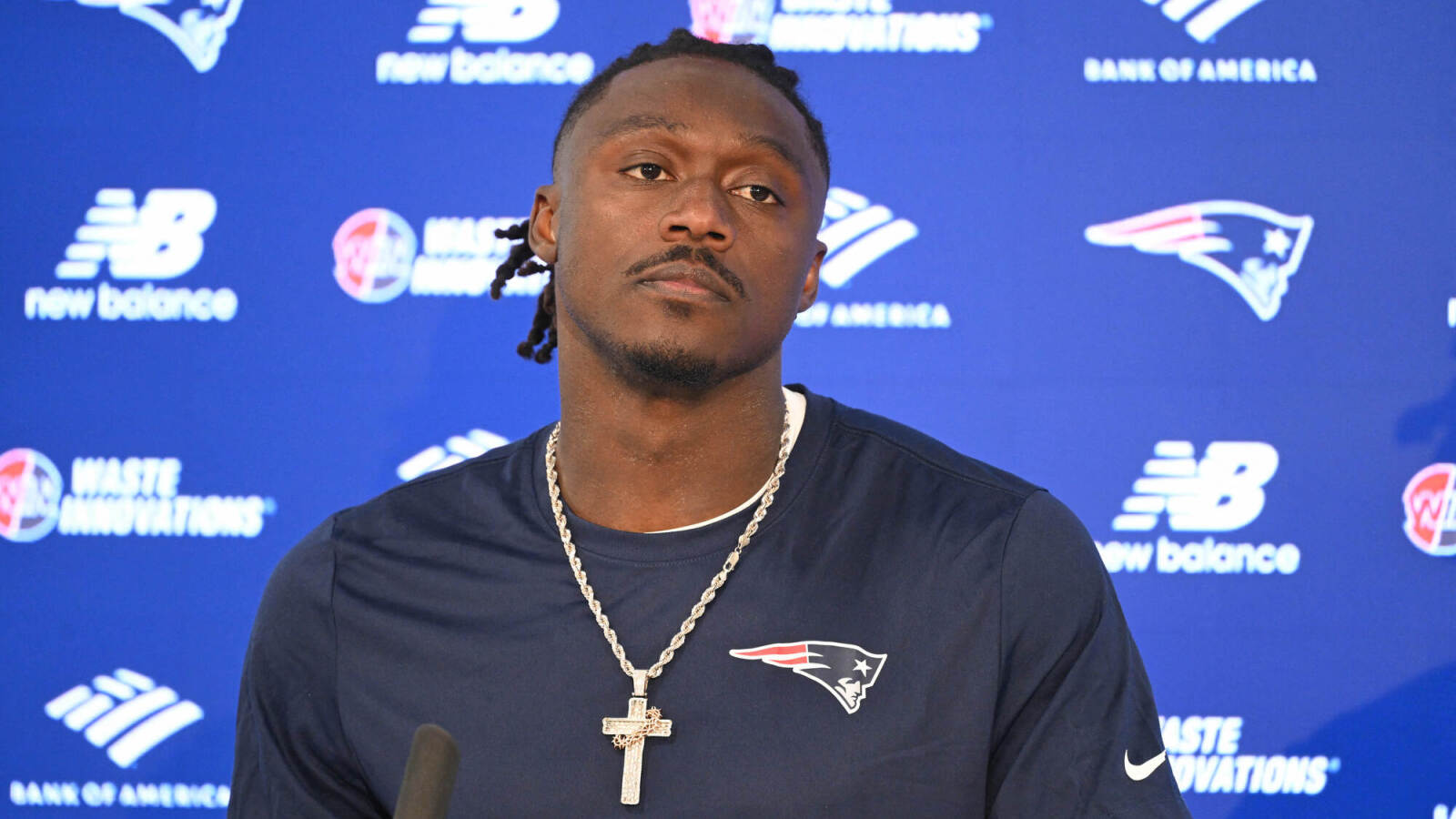 https://www.yardbarker.com/media/e/4/e401f82beb8267d037a7db0233e487084a09c311/thumb_16x9/patriots-hc-mike-vrabel-confident-aj-browns-health.jpg?v=1