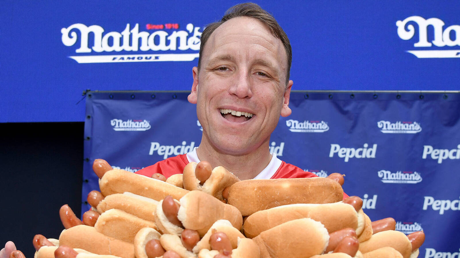 Joey Chestnut addresses recordsetting win, weather delay Yardbarker