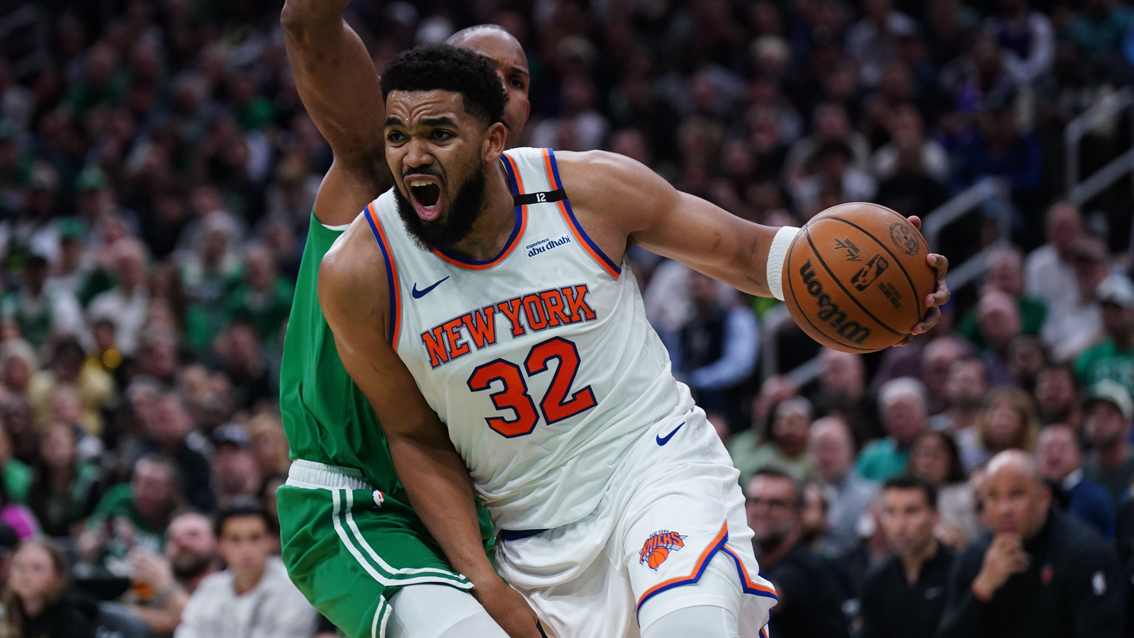 https://www.yardbarker.com/media/e/4/e41afe1e9a7aea2a7593cb23fdd7d2862bfd8fd3/thumb_16x9/knicks-pulling-off-miracles-because-new-pope-went.jpg