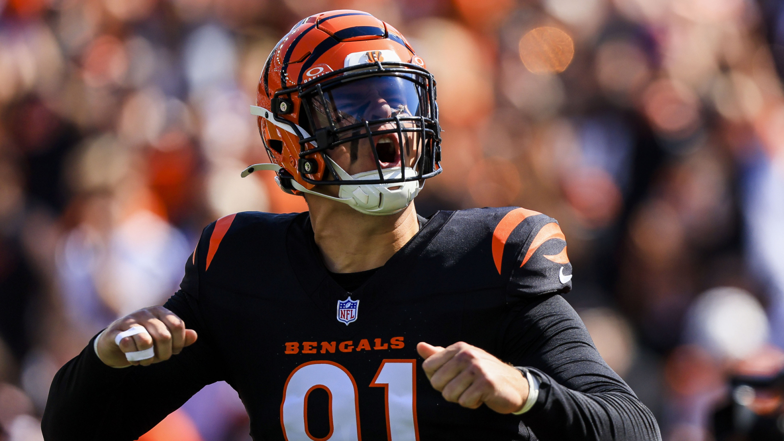 https://www.yardbarker.com/media/e/4/e447bc3f70e25efa4eb095b361b5b178372461c2/thumb_16x9/burrow-sends-bengals-message-hendrickson-contract.jpg?v=1